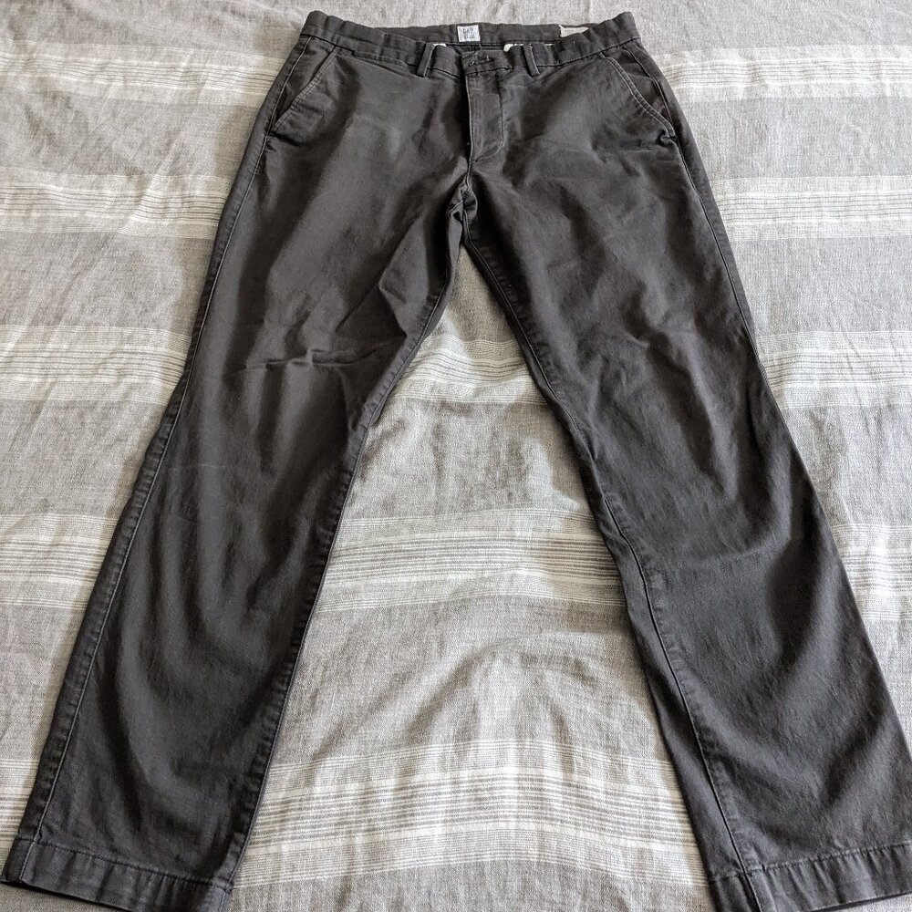 GAP ESSENTIAL KHAKI SLIM 34W X 30L